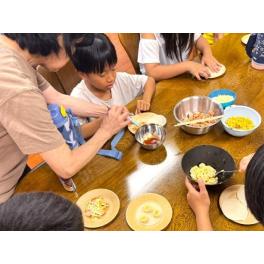 今日のおやつは手作りピザ【かいごTERAKOYA】