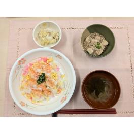 本日のお昼ごはん
